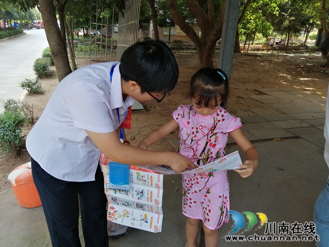 内江经开区靖民镇双雁社区开展“小小安全员”青少年消防安全宣传活动(图2)