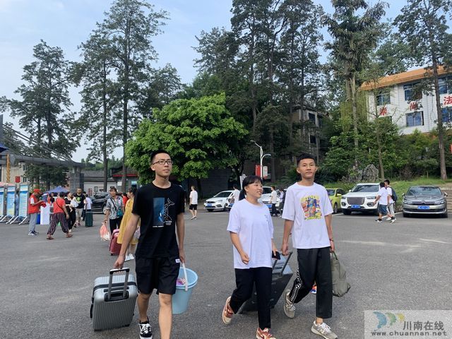 泸县建校2020级新生报到工作圆满结束(图1) 泸县建校2020级新生报到工作圆满结束(图1)