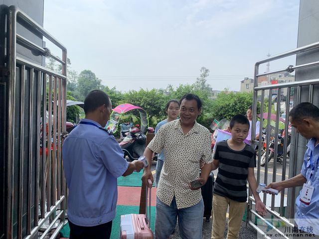 泸县建校2020级新生报到工作圆满结束(图2) 泸县建校2020级新生报到工作圆满结束(图2)