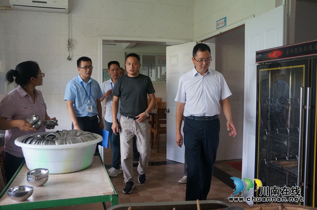 泸县立石镇党委书记率队开展校园安全综合检查(图1)