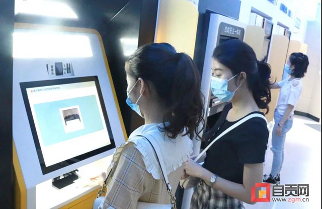 一张身份证、两分钟！自贡人随时可查出入境记录啦！