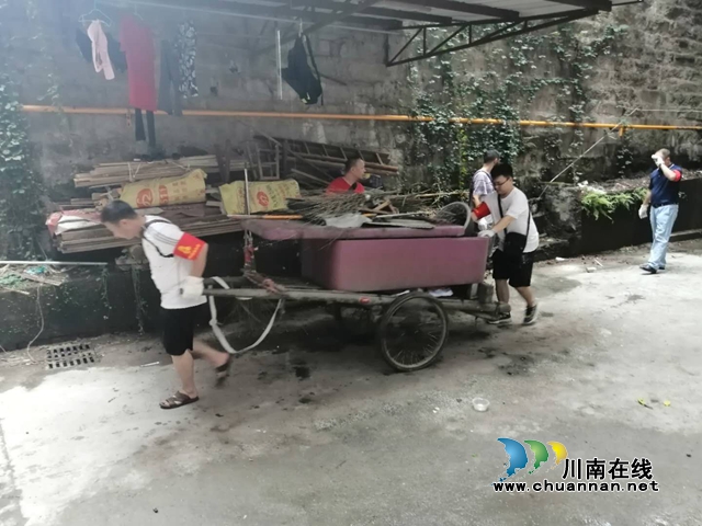 江阳区大山坪街道纪念标社区组织集中全面开展大扫除活动(图1)