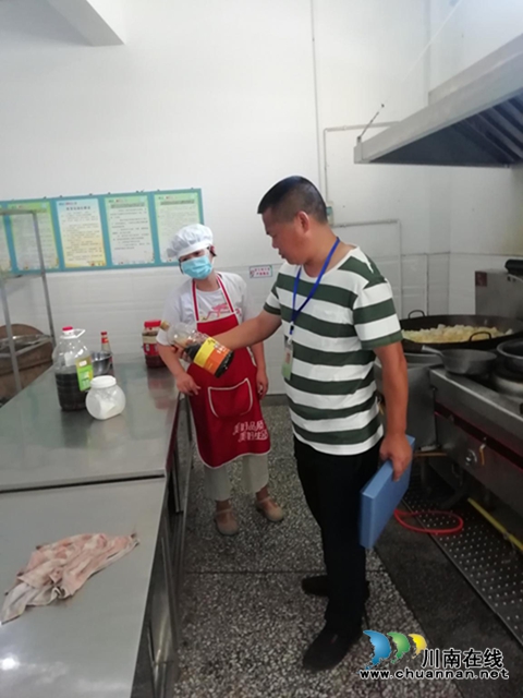 泸县太伏镇开展校园及周边环境综合治理工作(图1) 泸县太伏镇开展校园及周边环境综合治理工作(图1)