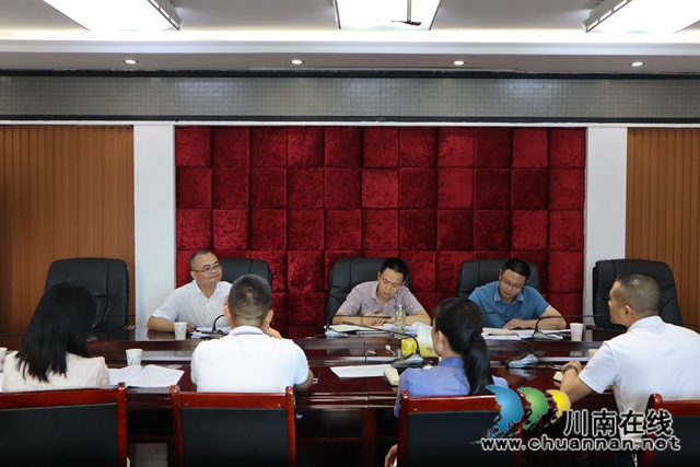 张福荣率队泸县到泸县云龙镇督导脱贫攻坚工作(图1)