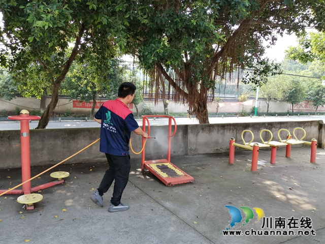 泸县玉蟾街道积极开展公共区域消杀工作(图1)
