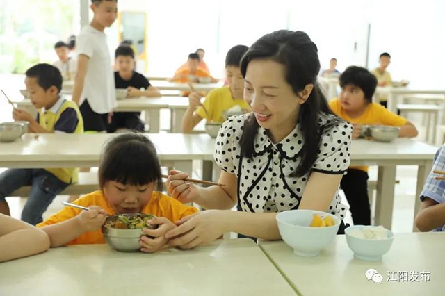 四川唯一！与钟南山一起，江阳教师肖敏获评“全国教书育人楷模”(图5)