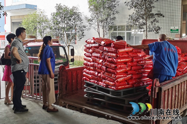 保障生活物资供应  宜宾叙州打好灾后重建硬仗(图1)