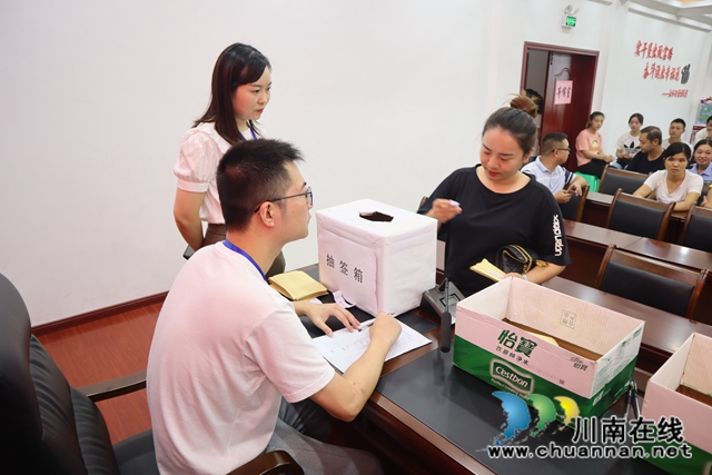 泸县云龙镇举行村（社区）后备干部公开选拔面试(图4)