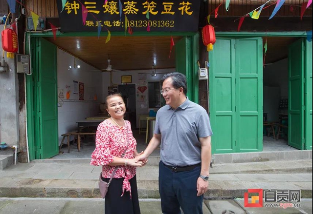 钟三孃家来客人了！洪水退去，市委书记兑现承诺上门“吃豆花饭”