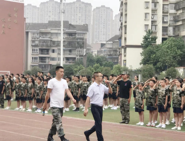 青春从这里起航——记泸州十八中七年级行为规范素质训练拓展(图4)