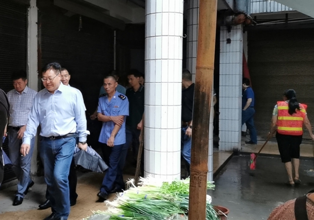 全力保“金牌”，泸州市场监管人周末无休！(图2)