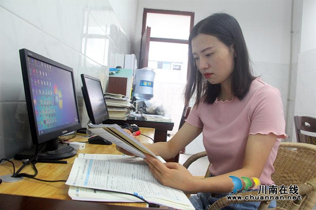 纳溪区护国中学教师胡世倩：与学生一起在知识的天空遨翔(图2)