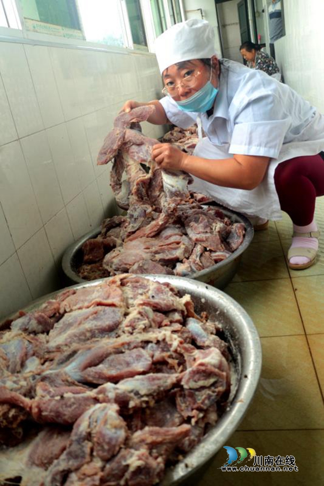 纳溪六旬老人坚持手工做月饼，只为留住那一份淡淡的乡愁(图5)