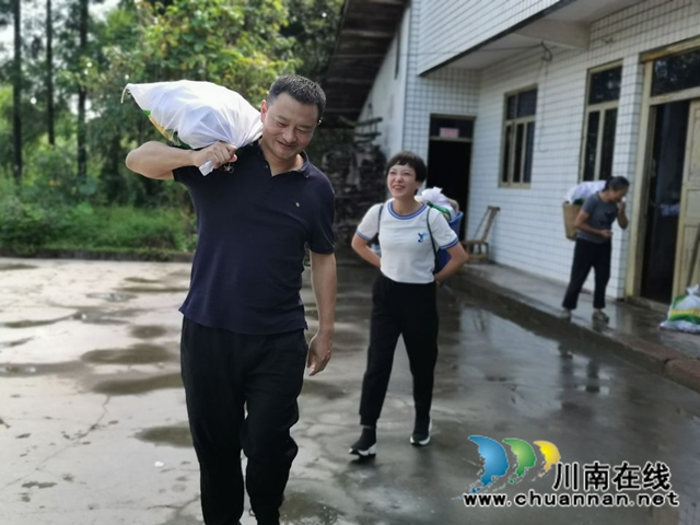 纳溪法院：“一站式”精准扶贫  脱贫户“柿柿”如意(图3)