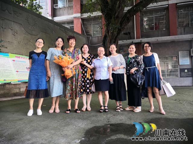 泸县得胜小学举行教师荣休仪式(图1) 泸县得胜小学举行教师荣休仪式(图1)