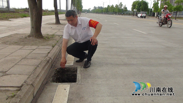 内江经开区靖民镇双雁社区:加强小区隐患排查,共建平安社区(图1) 内江经开区靖民镇双雁社区:加强小区隐患排查,共建平安社区(图1)