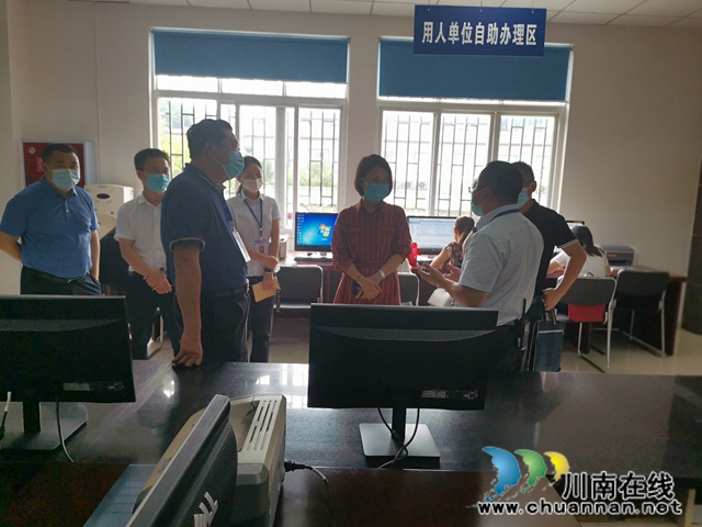 赵安清督查区行政审批局全国文明城市和“零证明”城市创建工作(图1)