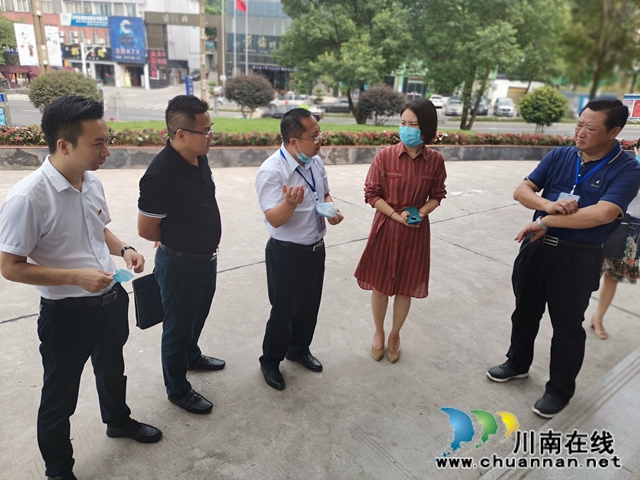 赵安清督查区行政审批局全国文明城市和“零证明”城市创建工作(图2)