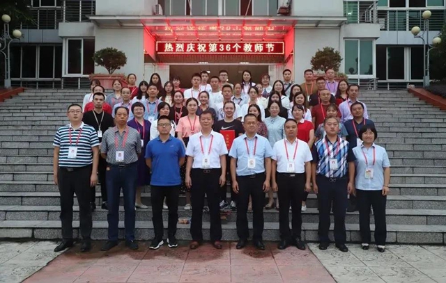 教师节,泸州福欣医院为泸二外全体教师献上一份特殊礼物!(图7) 教师节,泸州福欣医院为泸二外全体教师献上一份特殊礼物!(图7)