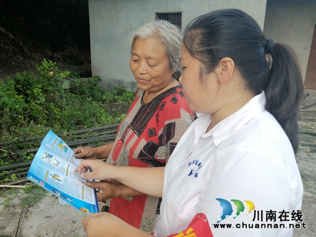 内江经开区靖民镇双塘村开展防诈骗宣传活动(图1) 内江经开区靖民镇双塘村开展防诈骗宣传活动(图1)