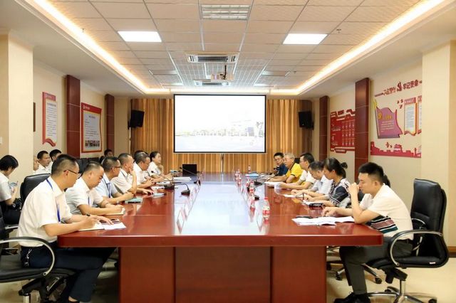 西南医科大学到泸州市人医调研指导并签订协议(图1)