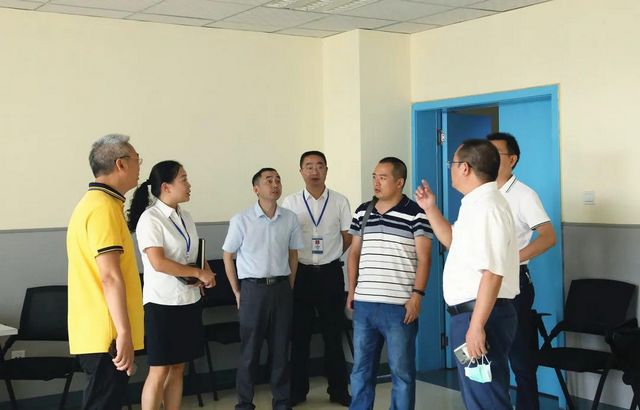 西南医科大学到泸州市人医调研指导并签订协议(图2)