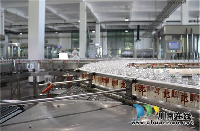 大手笔!郎酒集团与泸州龙马潭区携手构建百亿级酒业产业园(图8) 大手笔!郎酒集团与泸州龙马潭区携手构建百亿级酒业产业园(图8)