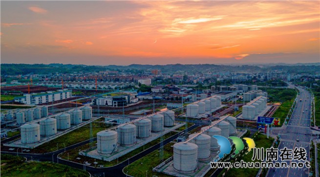 大手笔!郎酒集团与泸州龙马潭区携手构建百亿级酒业产业园(图6) 大手笔!郎酒集团与泸州龙马潭区携手构建百亿级酒业产业园(图6)