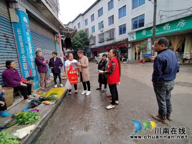 泸县玉蟾街道开展党风廉政建设社会评价测评宣传工作(图2)