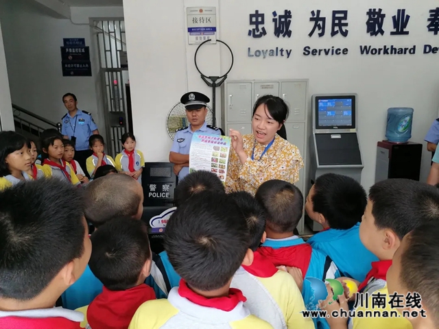 泸县得胜小学和得胜派出所联合开展“警营开放日”活动(图2)