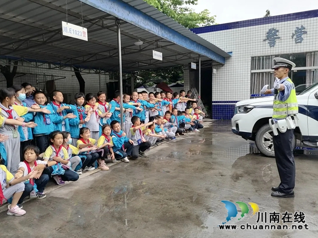 泸县得胜小学和得胜派出所联合开展“警营开放日”活动(图3)