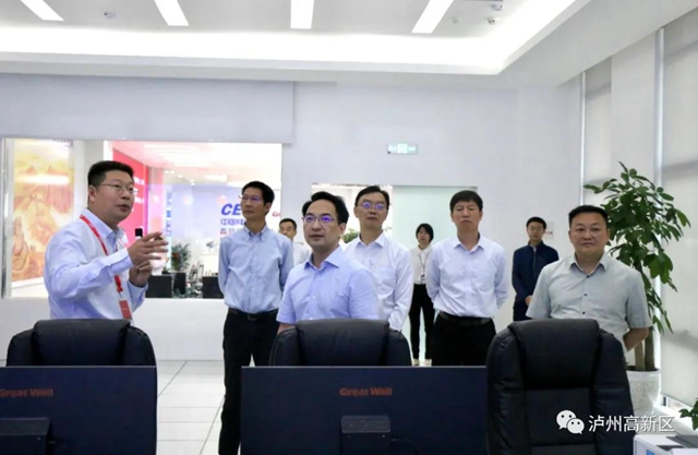 成都银行行长王涛一行到泸州国家高新区考察(图3)