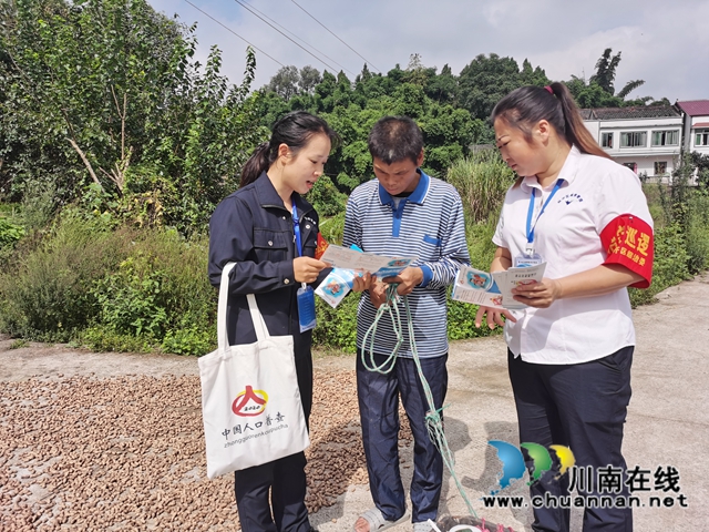 内江经开区靖民镇石马村：网格员“变身”为第七次人口普查宣传员(图2)