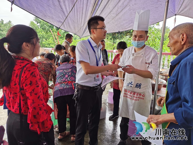 泸县云龙镇开展“光盘行动”主题宣传活动