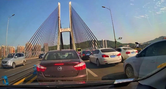 宜宾中坝大桥南桥头将拓宽车道至8米