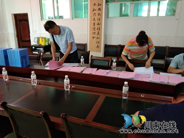 纳溪区教育和体育局到龙车镇小学进行开学工作检查