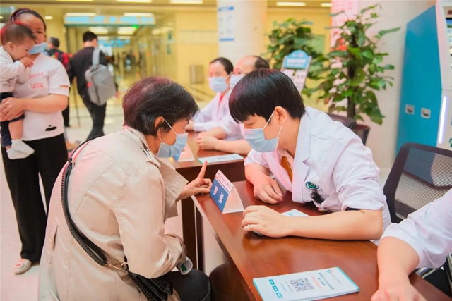 西南医大附院粉丝破百万，免费送礼、免费义诊，留言还有礼……(图7)