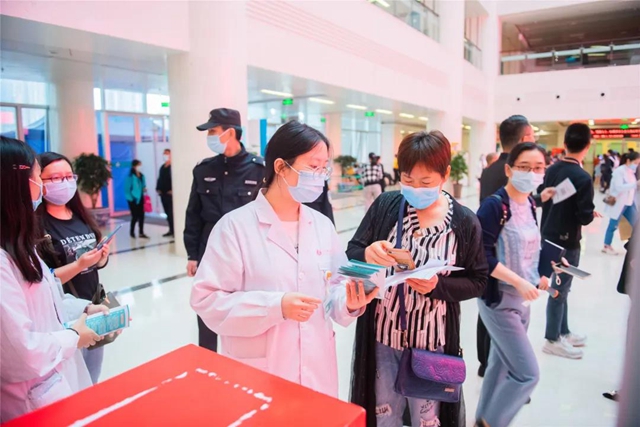 西南医大附院粉丝破百万，免费送礼、免费义诊，留言还有礼……(图10)