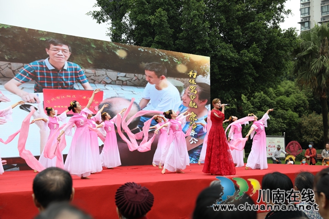 江阳区华阳街道开展“清风作伴江阳行”廉洁文艺巡演活动