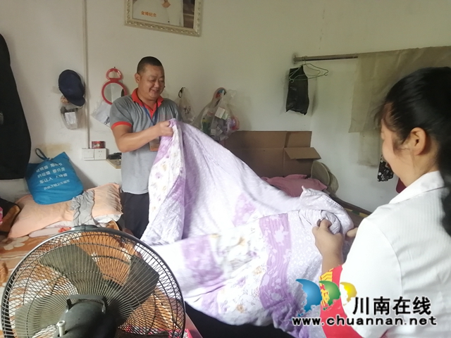 内江经开区靖民镇双塘村开展关爱老人居家养老服务活动