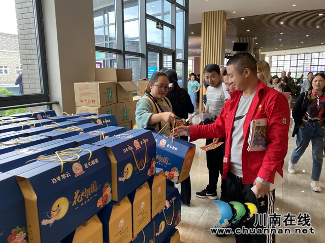 合江县总工会开展2020年“迎国庆·圆中秋”进园区“六送”活动(图3)