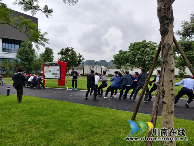 合江县总工会开展2020年“迎国庆·圆中秋”进园区“六送”活动(图2)