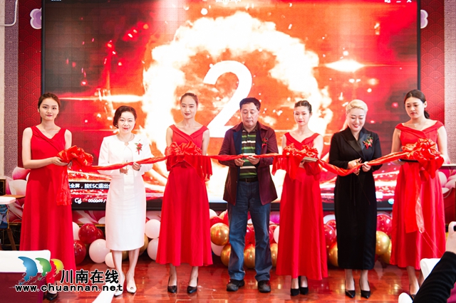 目测马上网红！“蔓多米多肉花园”惊艳亮相泸州关口！(图1)