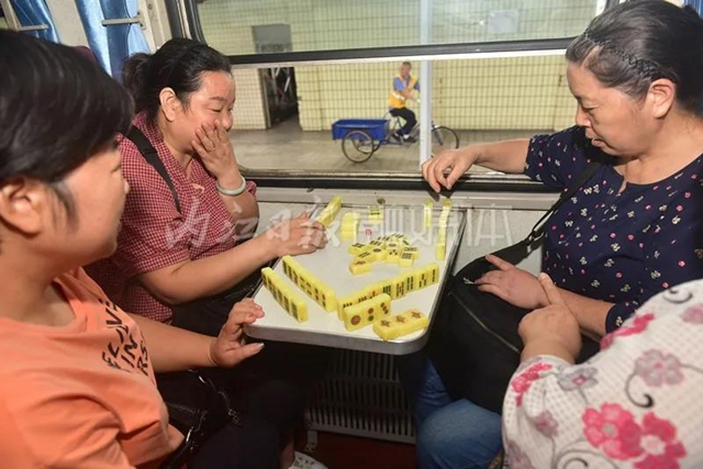 哐当哐当……内江这趟绿皮慢火车已在成渝线上行驶了68年！(图10)