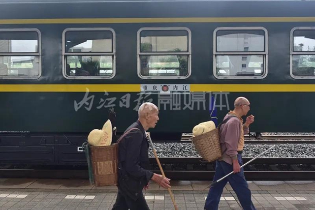 哐当哐当……内江这趟绿皮慢火车已在成渝线上行驶了68年！(图12)
