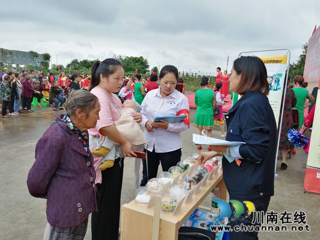 内江经开区靖民镇：禁毒宣传进社区，助推平安建设(图3)