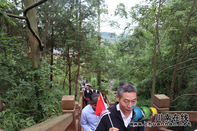 泸县云龙镇开展“庆国庆迎中秋”爱国主义教育实践活动