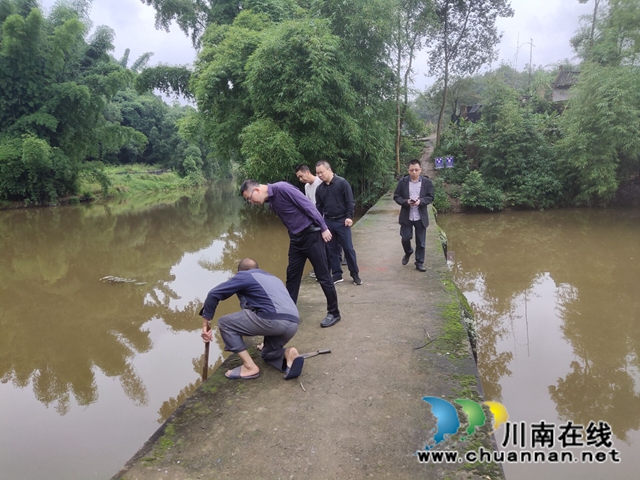 朱兵到泸县百和镇督导河长制工作