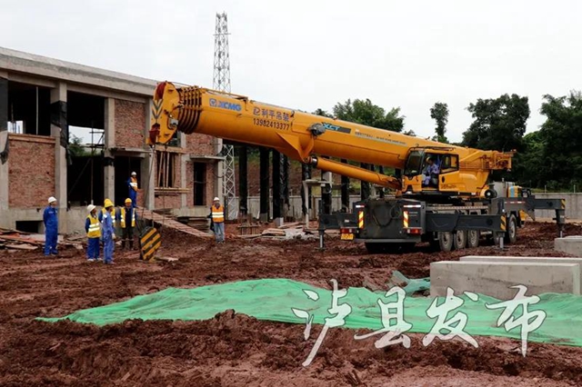 “心脏”装好了！川南城际铁路内自泸段首台牵引变压器就位(图2)