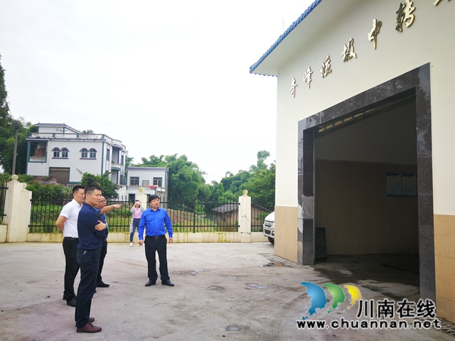 泸州市城管执法局督查泸县农村生活垃圾治理暨压缩中转站安全工作